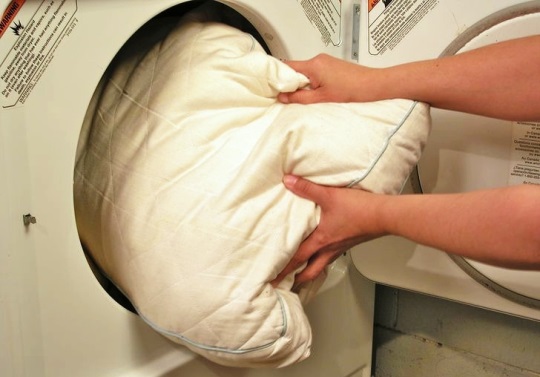 как стирать пуховые подушки в стиральной машине